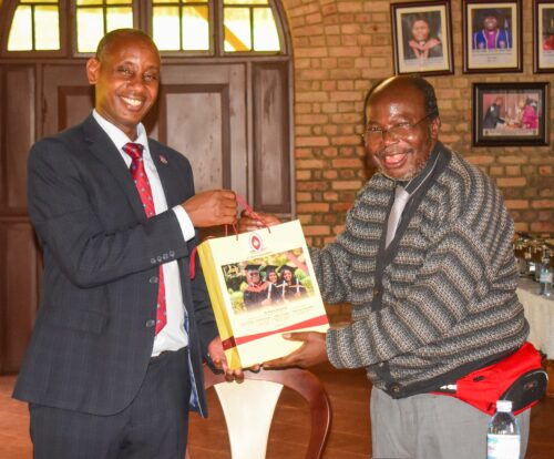 university Vice Chancellors exchange gifts